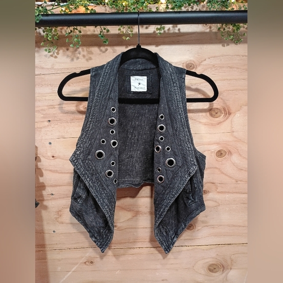 Vintage Y2K Forever 21 Acid Wash Grommet Vest - Edgy Boho Biker - Size M - Picture 6 of 10